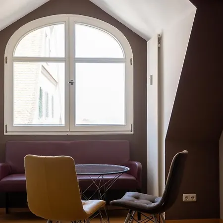 Grosse Dachgeschosswohnung Im Herzen Von Appartement *