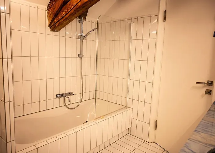 Grosse Dachgeschosswohnung Im Herzen Von