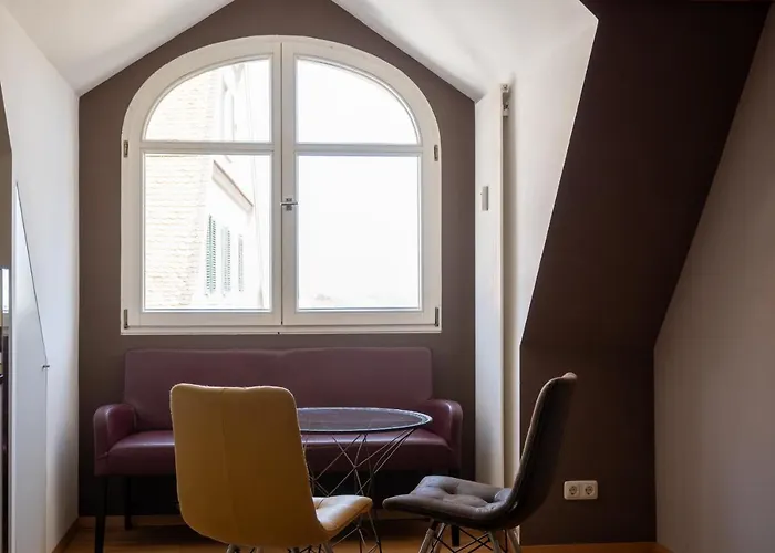 Grosse Dachgeschosswohnung Im Herzen Von Apartman *